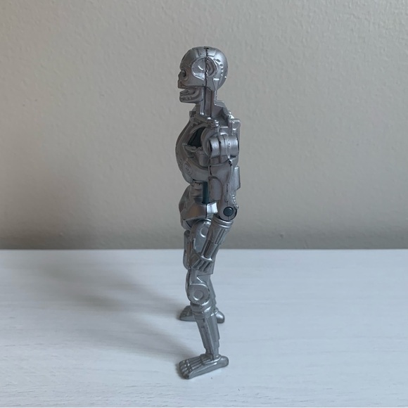 Vintage 1991 Techno-Punch T-800 Figure Terminator 2 Carolco Kenner - Picture 3 of 9